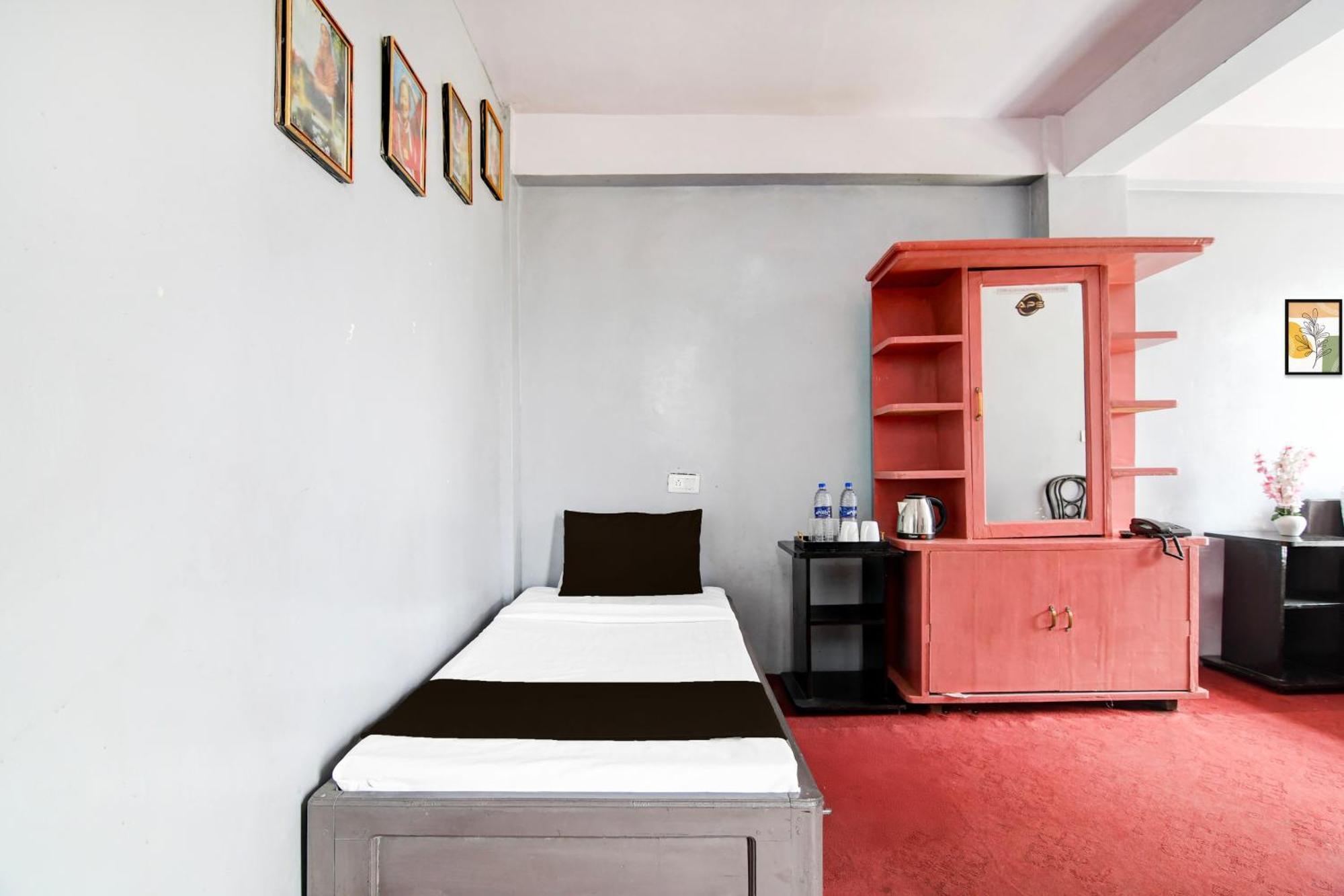 OYO 35738 Aps Homestay Ghum Luaran gambar