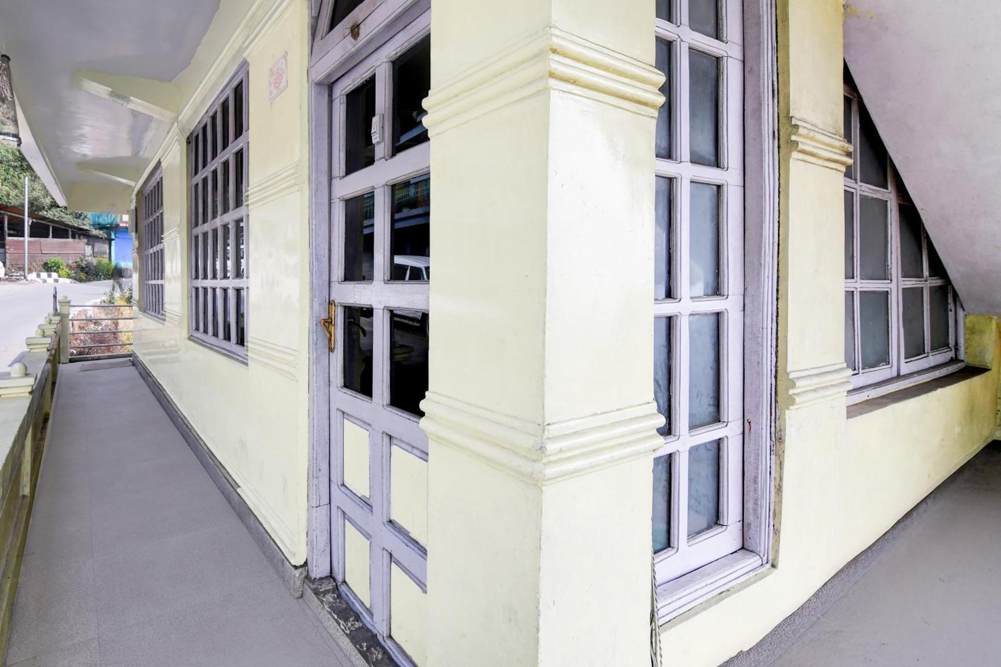 OYO 35738 Aps Homestay Ghum Luaran gambar