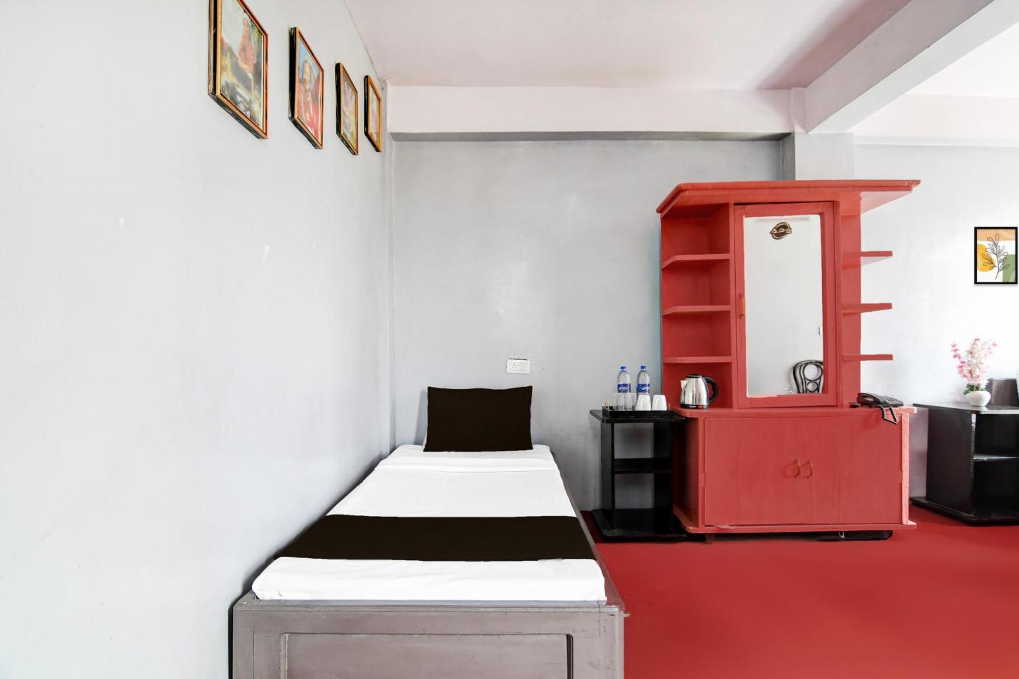 OYO 35738 Aps Homestay Ghum Luaran gambar