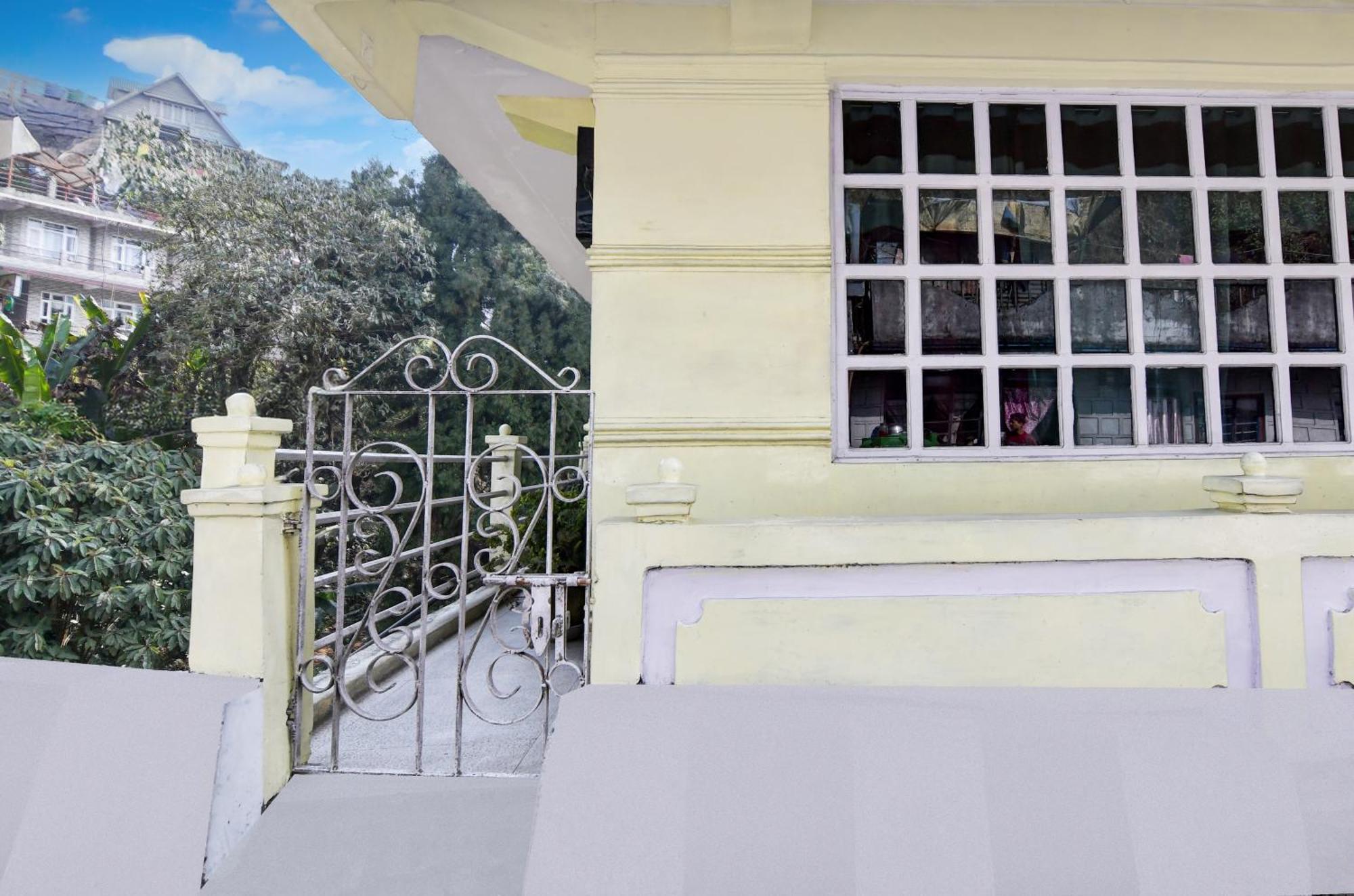 OYO 35738 Aps Homestay Ghum Luaran gambar