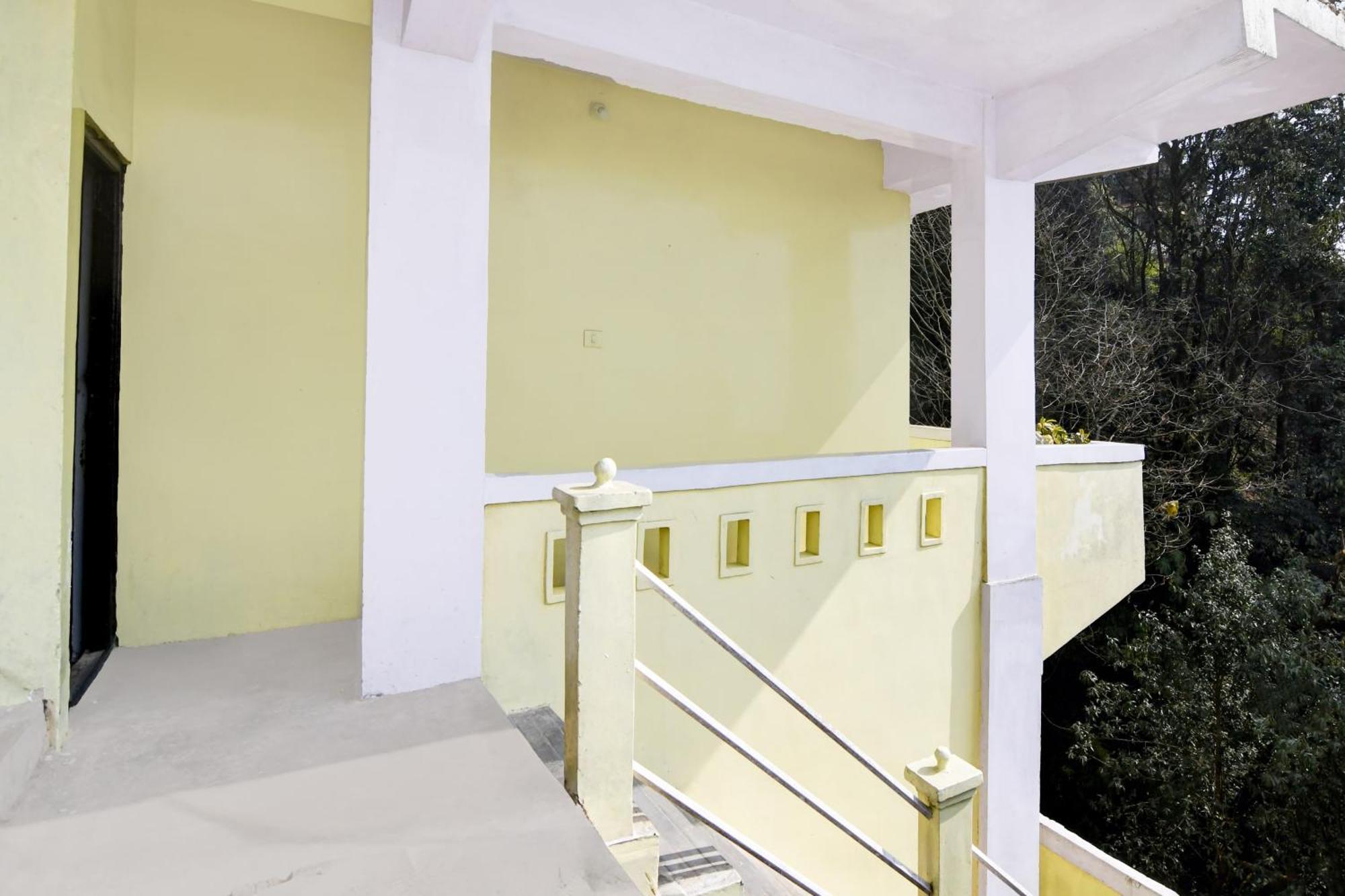 OYO 35738 Aps Homestay Ghum Luaran gambar