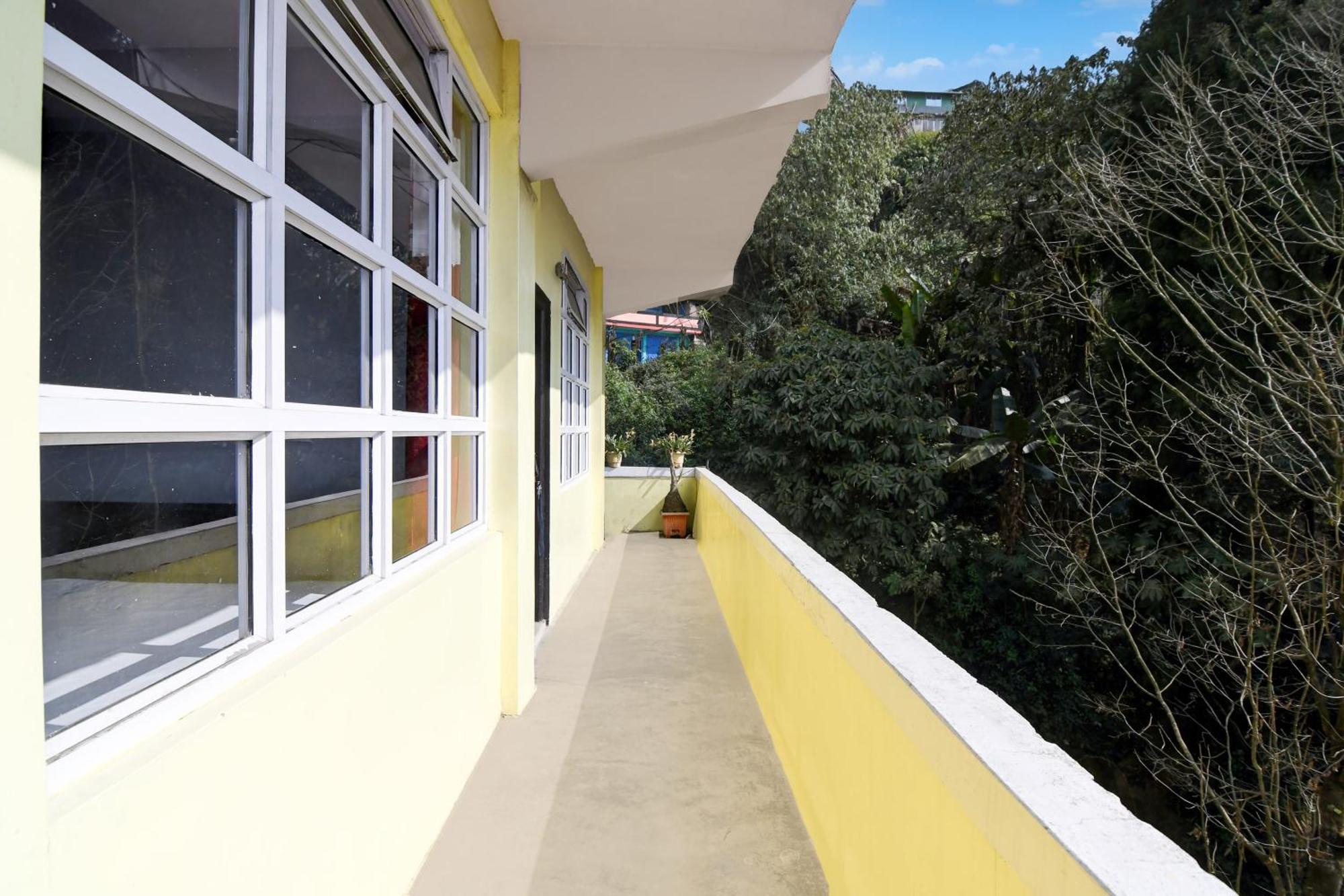 OYO 35738 Aps Homestay Ghum Luaran gambar